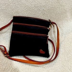 This Dooney & Bourke Nylon crossbody purse/bag